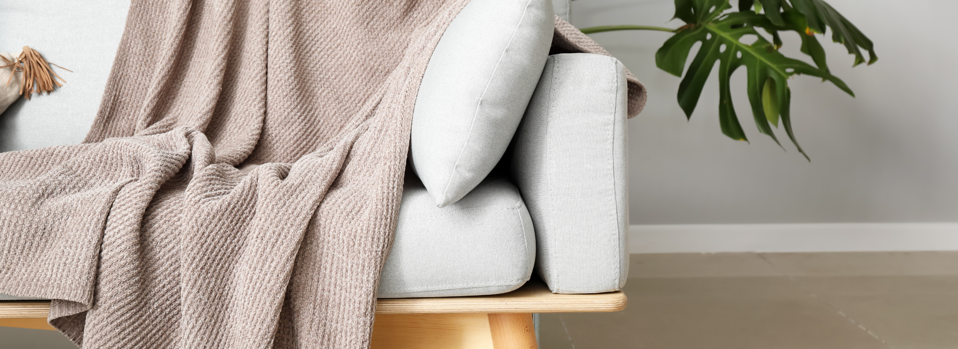 ¿Cómo integrar un sofá en un dormitorio?