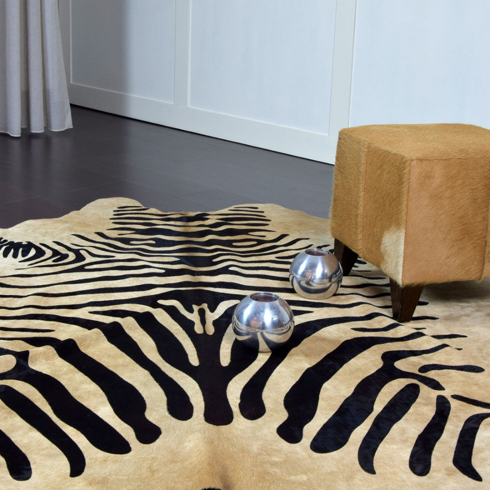 Alfombra de diseño en piel Exotic dibujo E en un salon