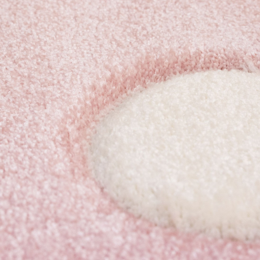 Detalle tejido alfombra nube rosa intantil 3