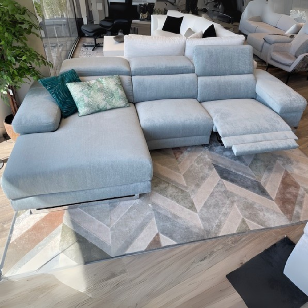 Chaiselongue modelo ACAPULCO con 2 asientos relax motorizados en tela Aquaclean