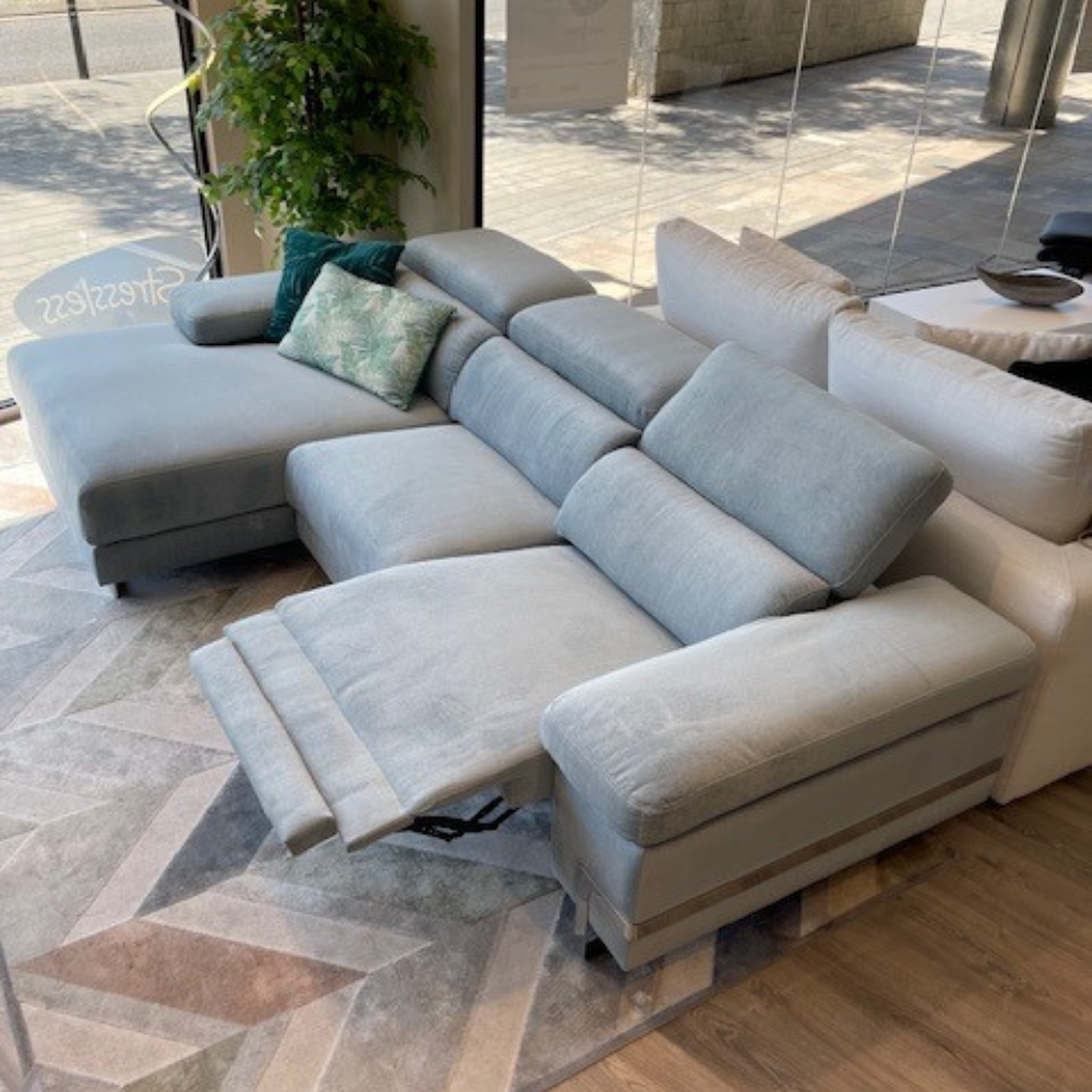 Chaiselongue modelo ACAPULCO con 2 asientos relax motorizados en tela Aquaclean