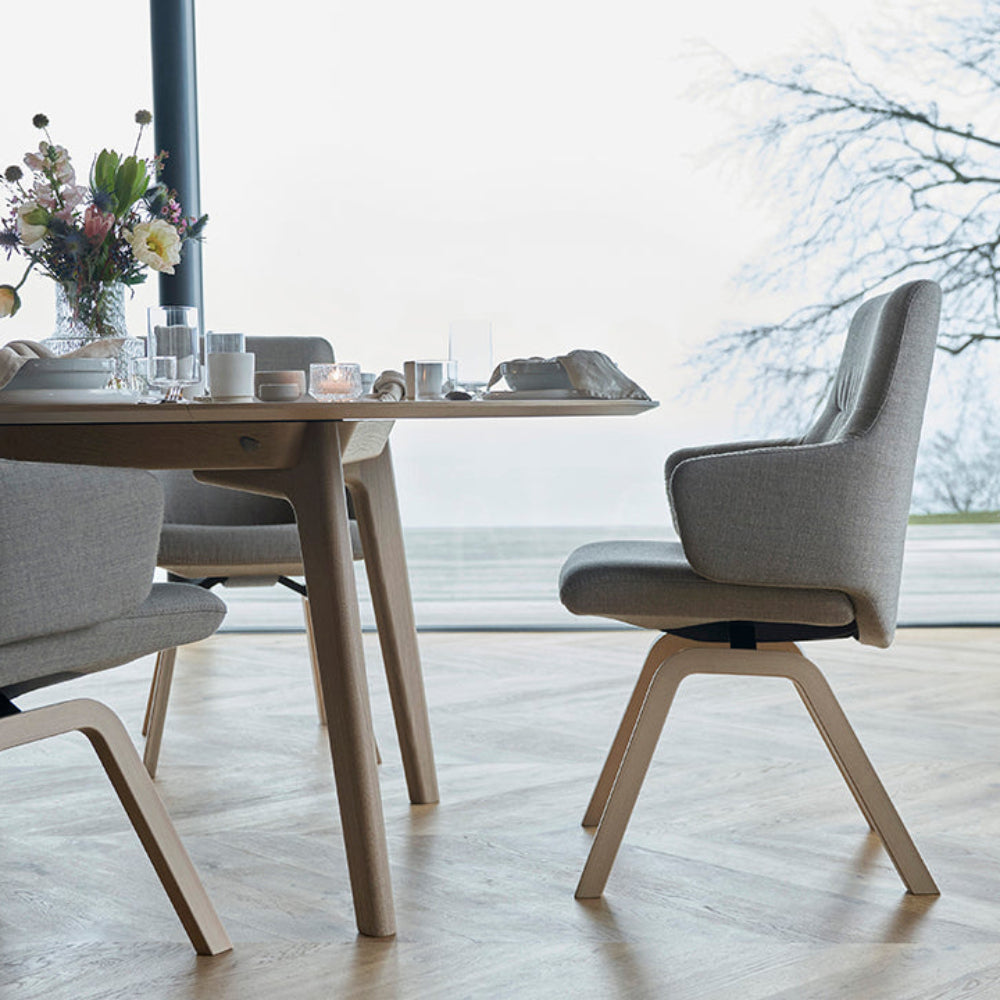 Silla de comedor Stressless® modelo MINT D200 con brazos Pie de Madera