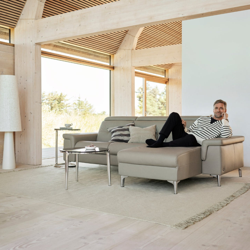 Sofá con Chaiselongue modelo ANNA A2 Long Seat Stressless® Power™ piel Paloma