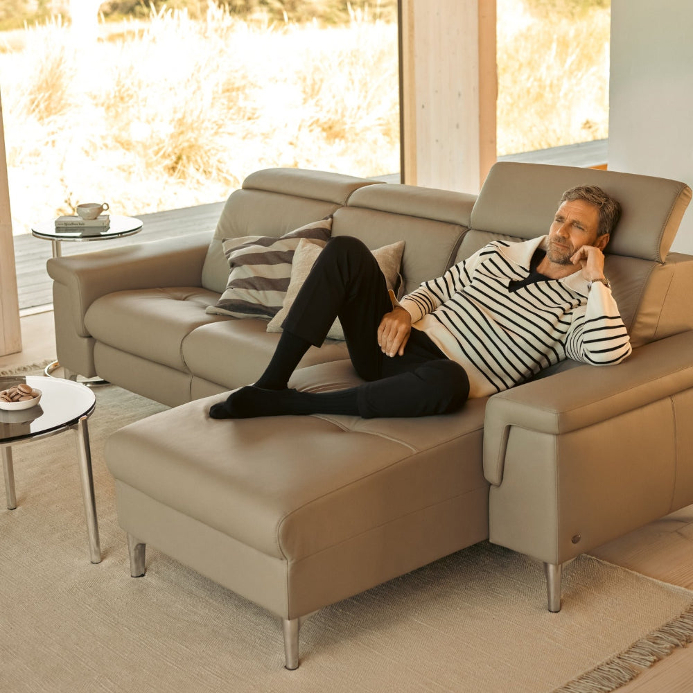 Sofá con Chaiselongue modelo ANNA A2 Long Seat Stressless® Power™ piel Paloma