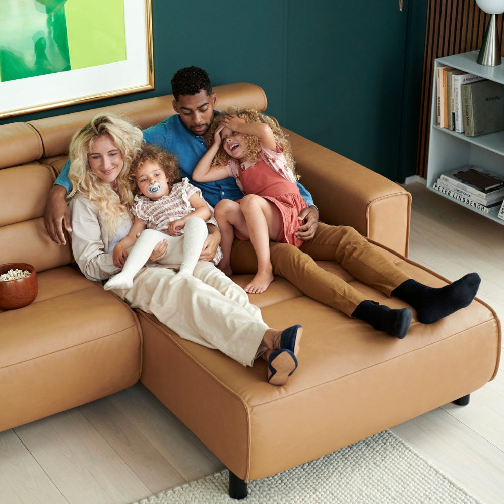 Sofá chaiselongue (M) Long Seat modelo EMILY Stressless® Power™ Brazo Ancho piel Paloma