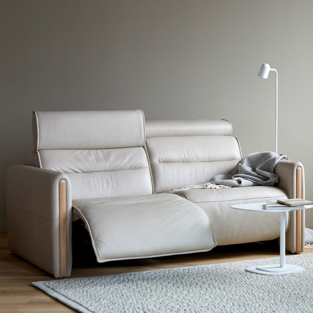 Sofá 2 plazas modelo EMILY Stressless® Power™ Brazo Madera piel Paloma
