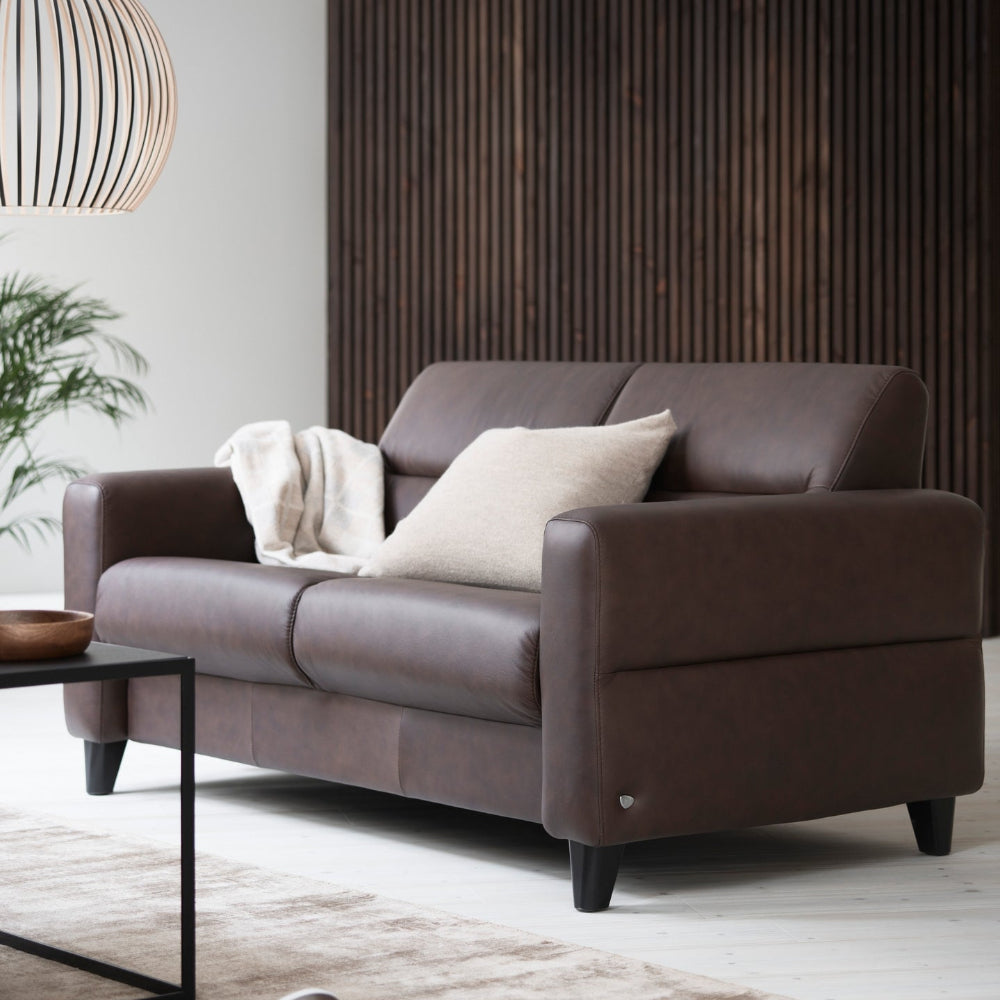 Sofá 2 plazas modelo FIONA Stressless® Comfort Zones™ Brazo Tapizado piel Paloma