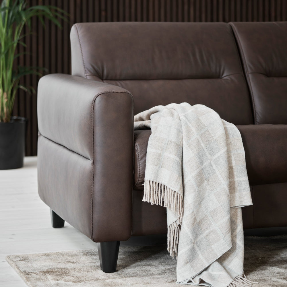 Sofá 3 plazas modelo FIONA Stressless® Comfort Zones™ Brazo Tapizado piel Paloma