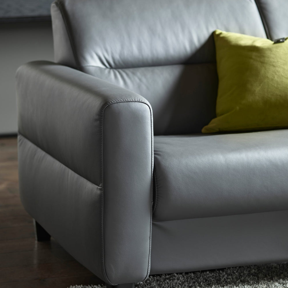 Sofá 3 plazas modelo FIONA Stressless® Comfort Zones™ Brazo Tapizado piel Paloma