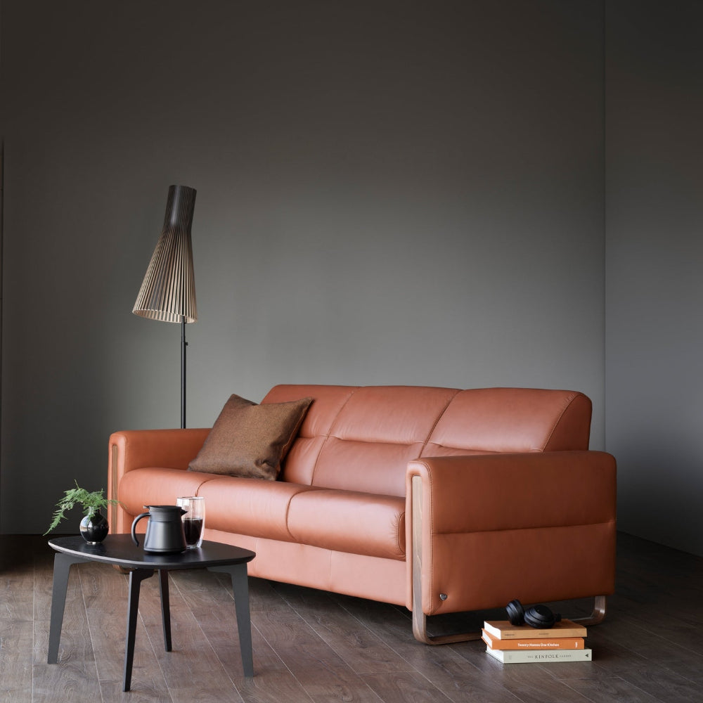 Sofá 3 plazas modelo FIONA Stressless® Comfort Zones™ Brazo WOOD piel Paloma