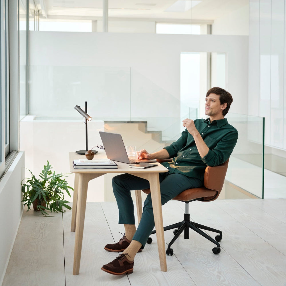 Sillón giratorio Stressless® modelo LAUREL respaldo bajo con brazos Home Office
