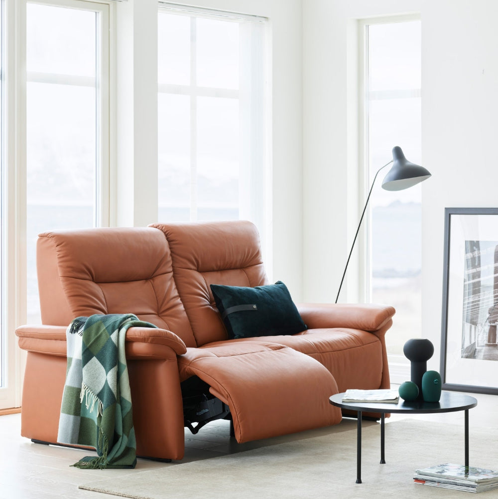 Sofá 2 plazas modelo MARY Stressless® Power™ Brazo Tapizado piel Paloma