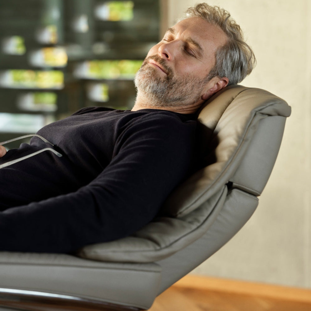 Sillón modelo RENO Cross Plus™ System BalanceAdapt™ de Stressless en piel Paloma