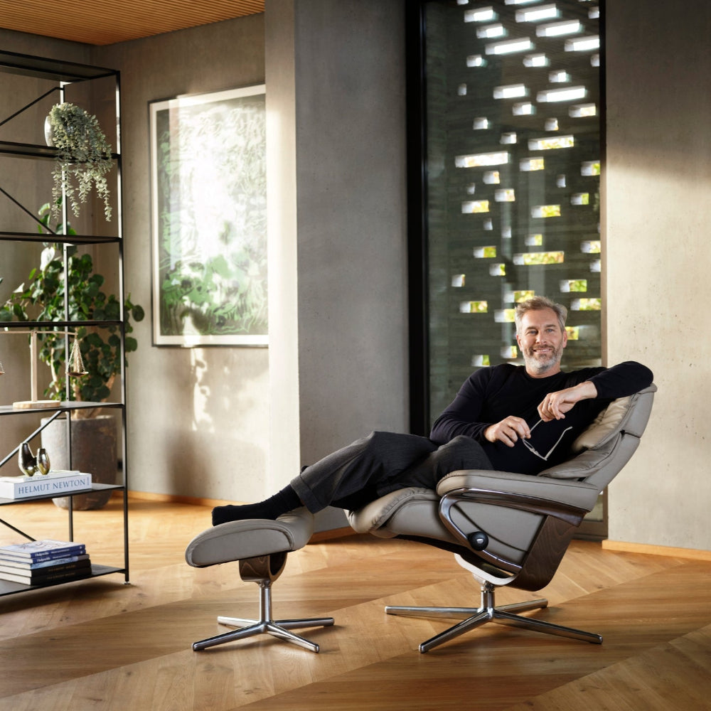 Sillón modelo RENO Cross Plus™ System BalanceAdapt™ de Stressless en piel Paloma