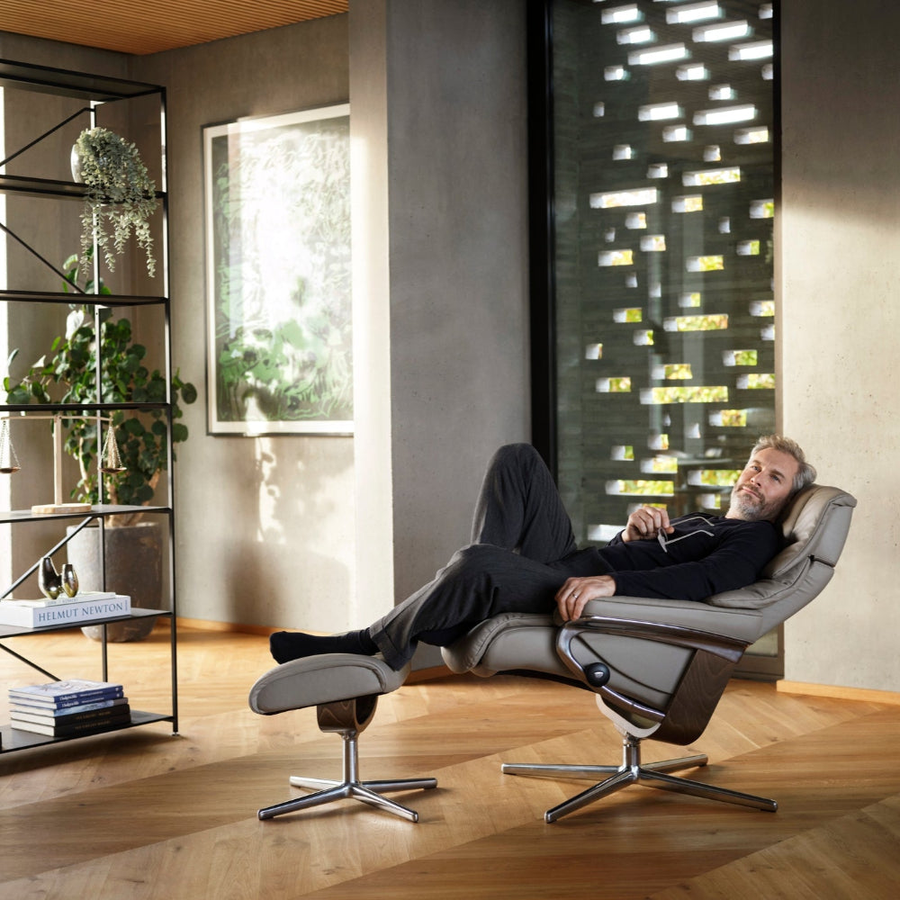 Sillón modelo RENO Cross Plus™ System BalanceAdapt™ de Stressless en piel Paloma
