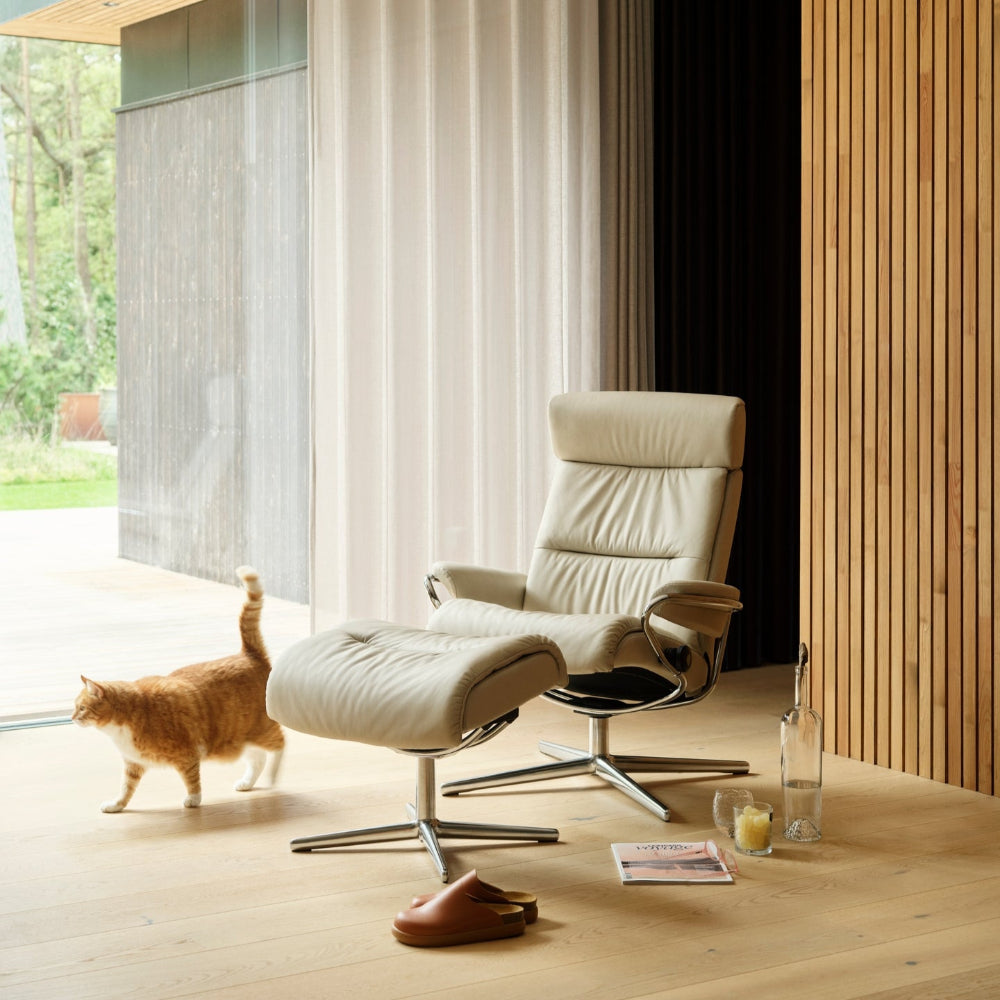 Sillón de Stressless® modelo TOKYO Pie Cross base Plus™ System BalanceAdapt™ piel Paloma