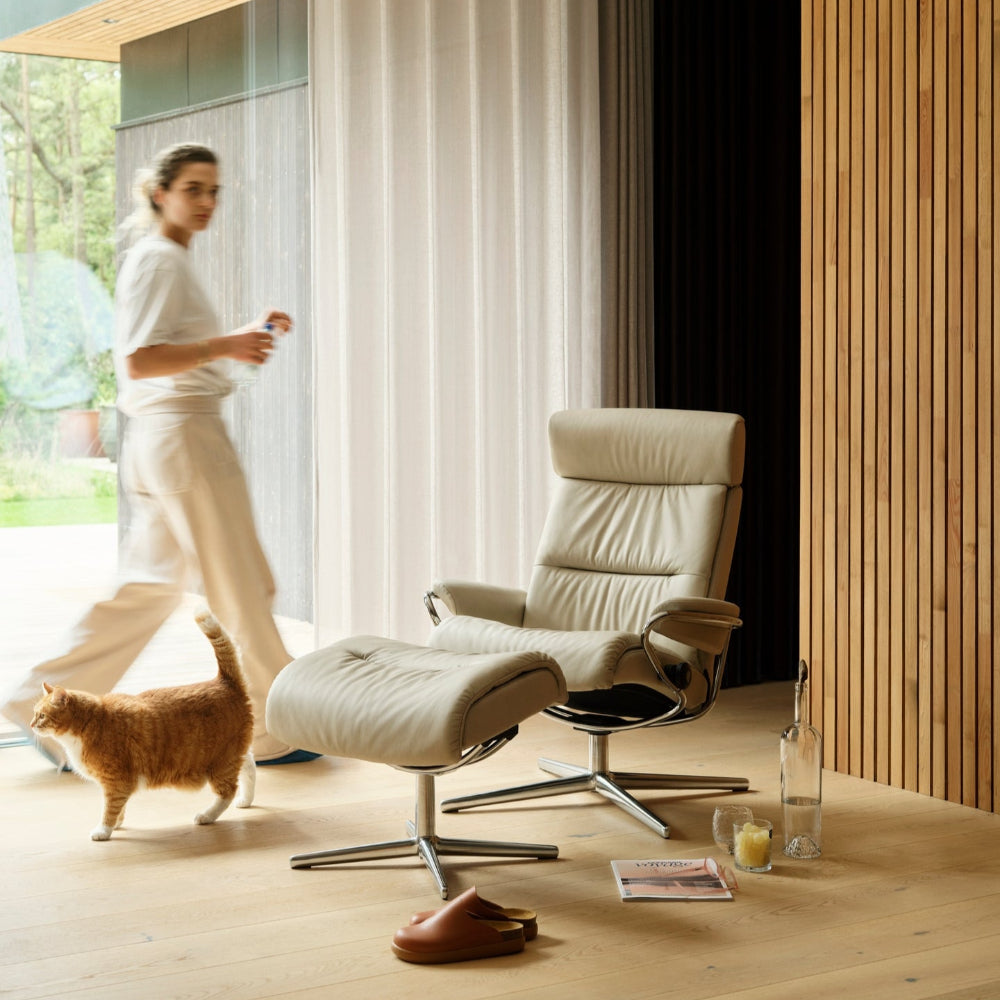 Sillón de Stressless® modelo TOKYO Pie Cross base Plus™ System BalanceAdapt™ piel Paloma