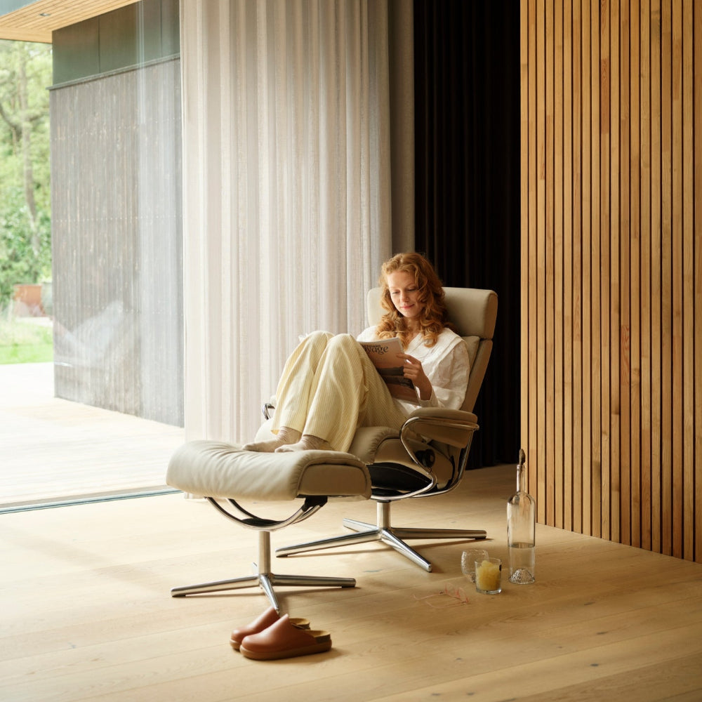 Sillón de Stressless® modelo TOKYO Pie Cross base Plus™ System BalanceAdapt™ piel Paloma