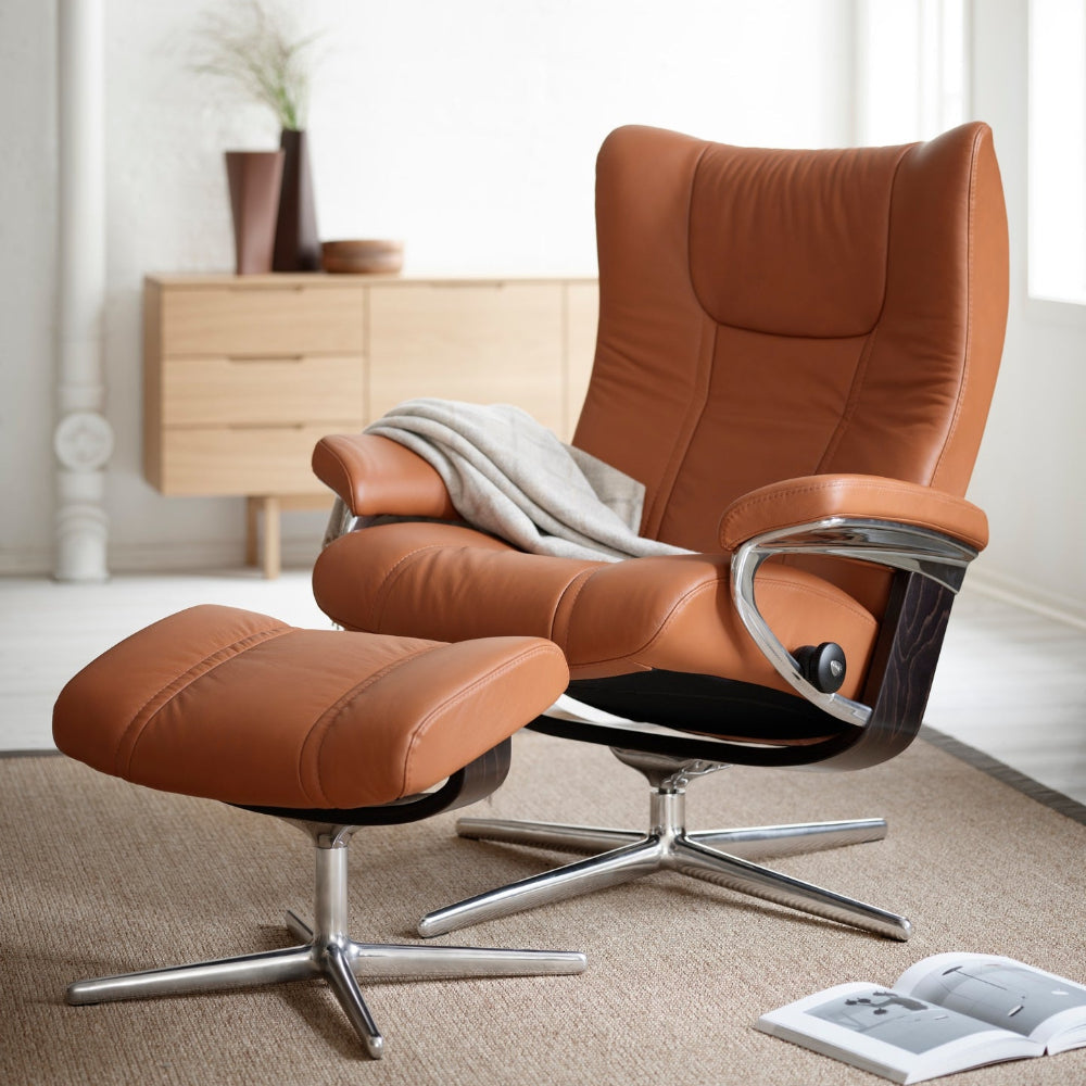 Sillón modelo WING Cross Plus™ System BalanceAdapt™ de Stressless en piel Paloma