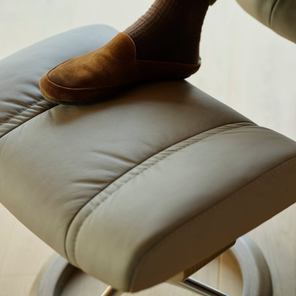 Sillón modelo WING Signature Plus™ System BalanceAdapt™ en piel Paloma