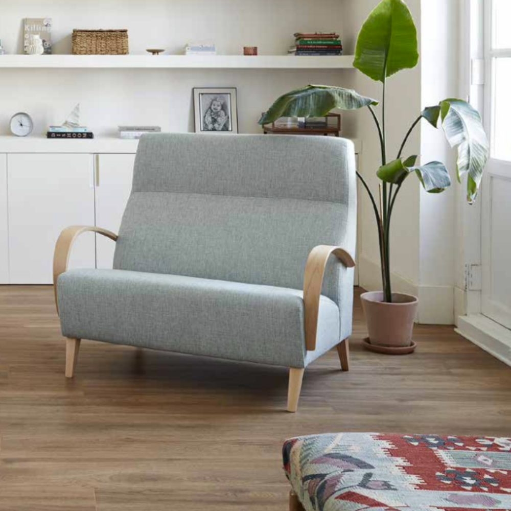 Sofá de 2 plazas de diseño nórdico modelo ANYZ en un ambiente acogedor de estilo campestre