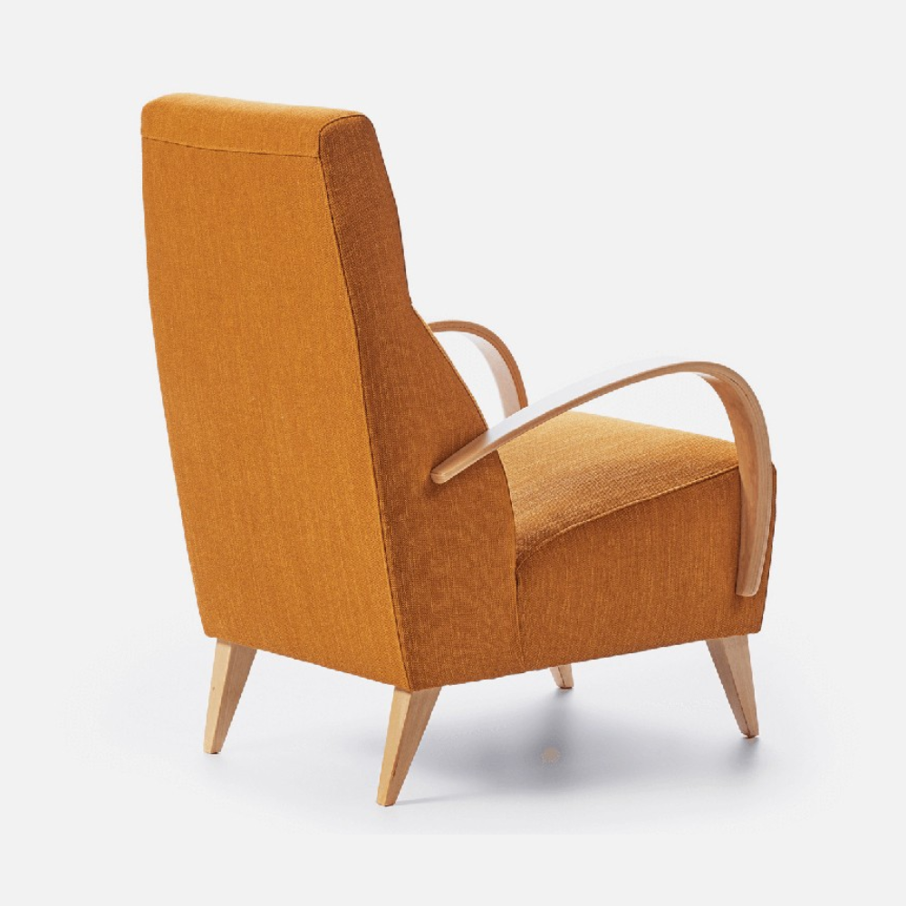 Butaca de diseño nórdico modelo ANYZ visto de espaldas