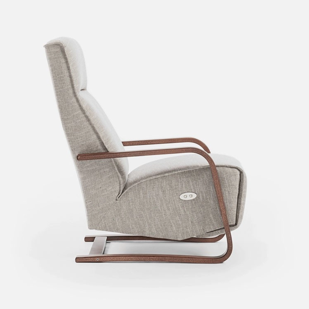 Butaca relax con reposapiés eléctrico modelo KISA vista de perfil