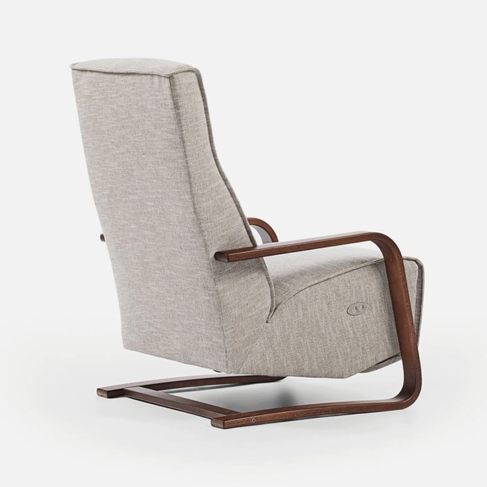 Butaca relax con reposapiés eléctrico modelo KISA visto de espaldas