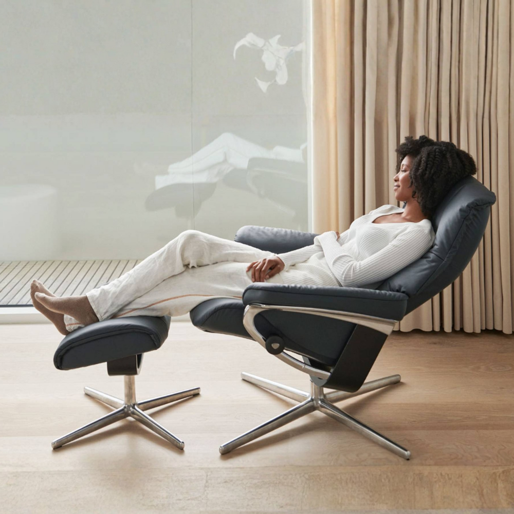 Sillón modelo MAYFAIR Cross Plus™ System BalanceAdapt™ de Stressless en piel Paloma