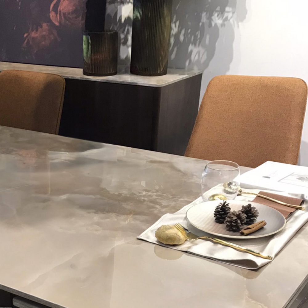 Mesa de comedor Tapa de Cerámica y Pie Central de Nogal