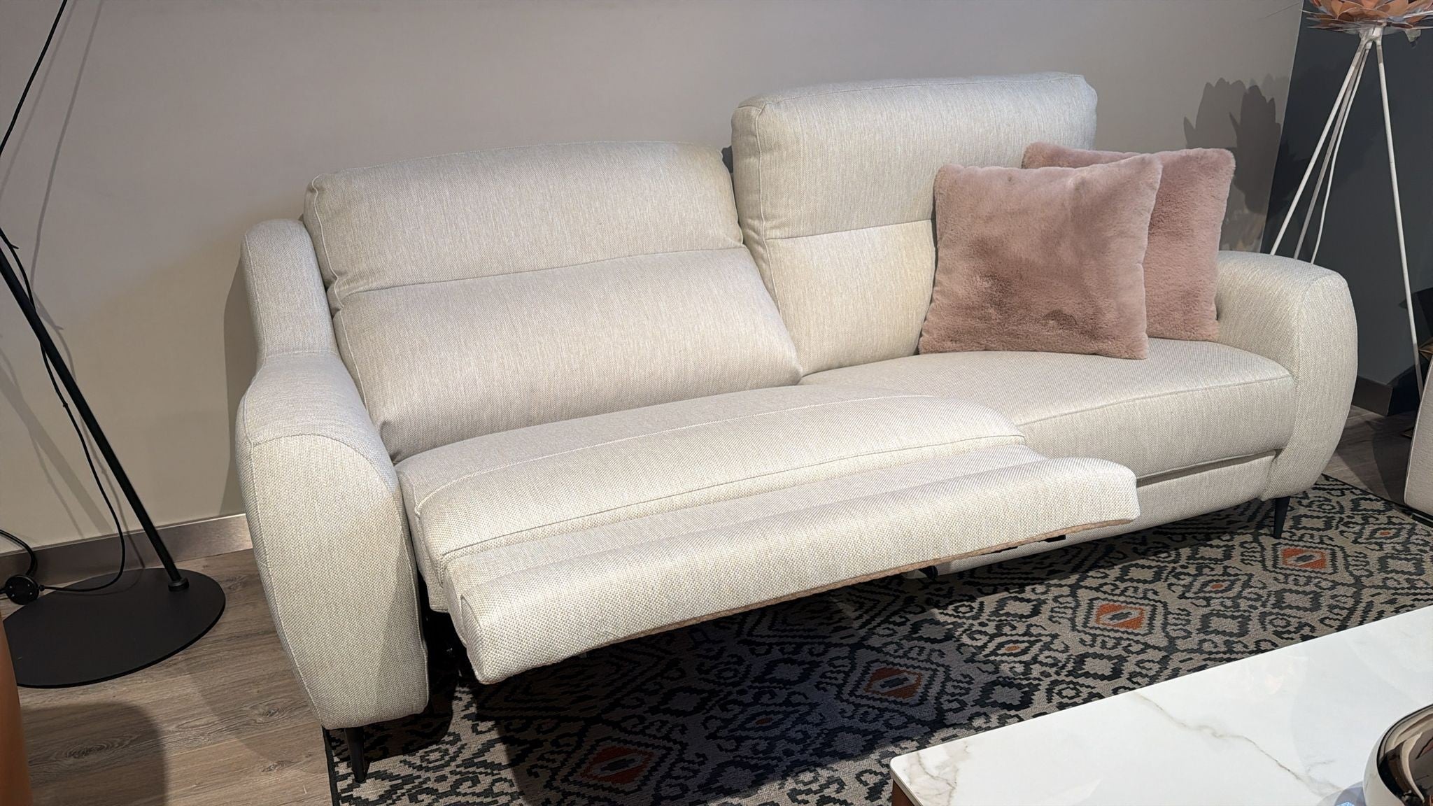 Sofá de diseño con mecanismo relax Gravity modelo MISSURI