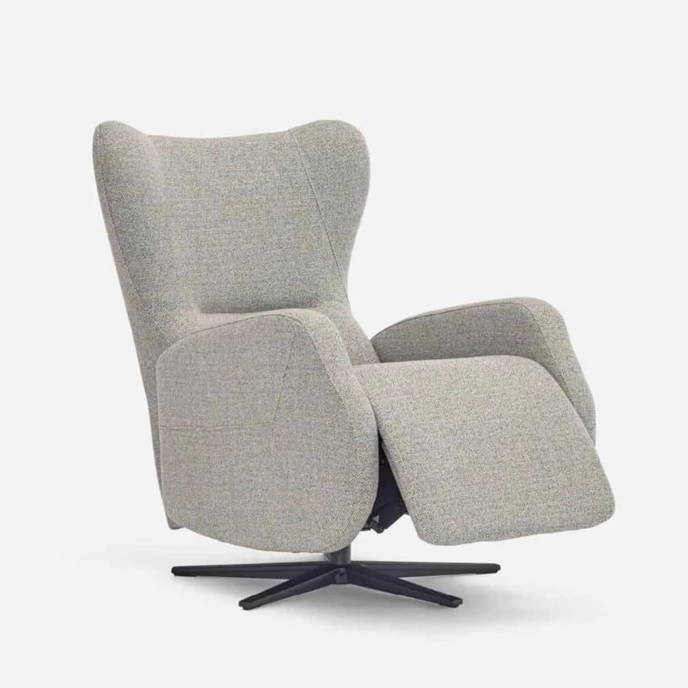 butaca giratoria modelo ayam abriendose el reposapies