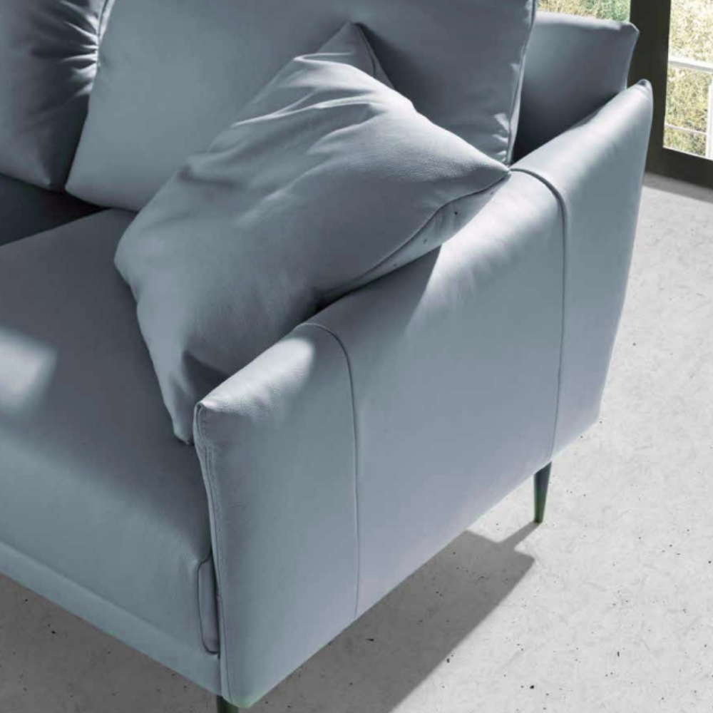 Sofá de diseño totalmente desenfundable y fondo reducido modelo MOMA en piel