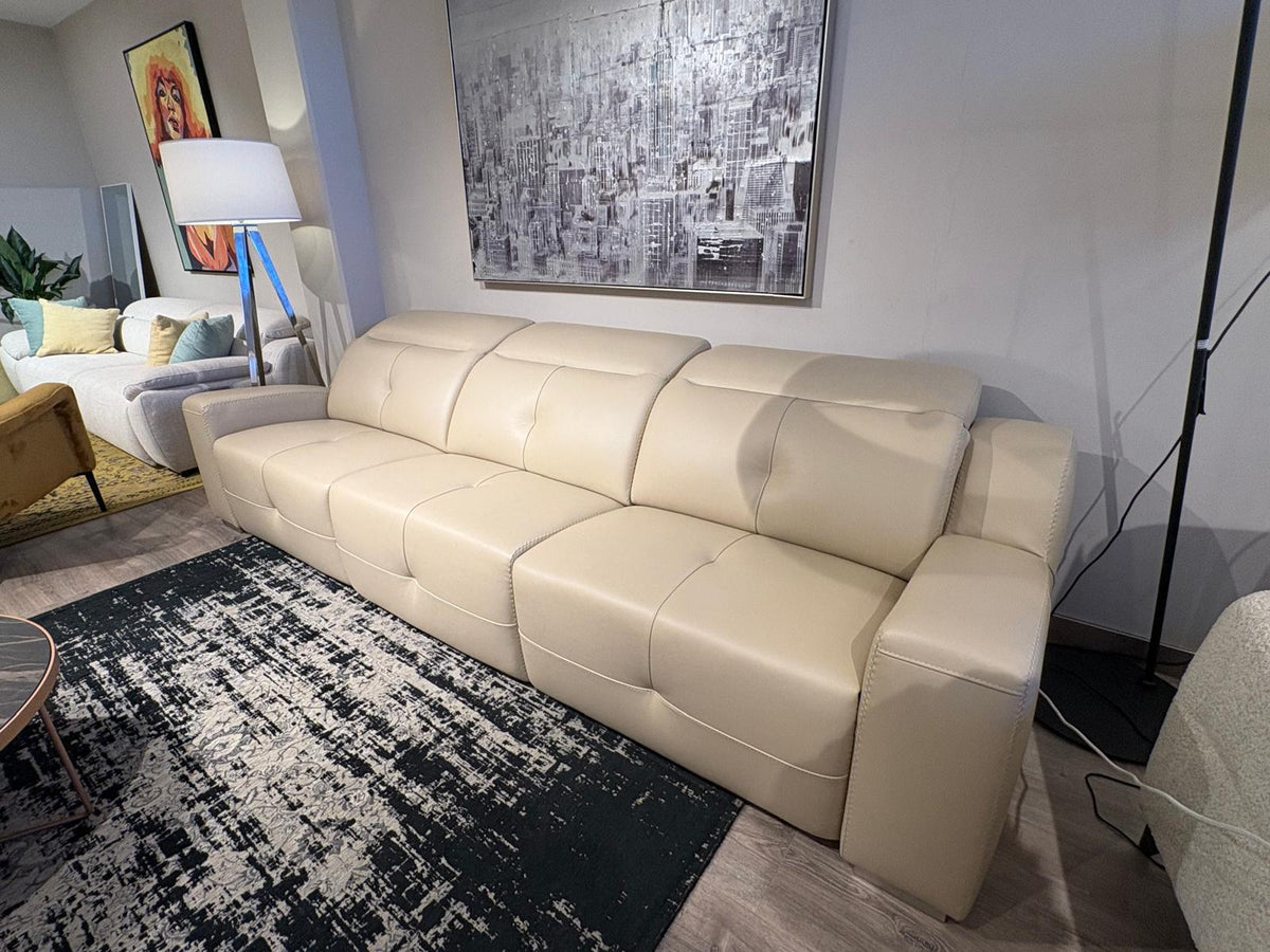 Sofá lineal modelo TRESOR con 2 asientos relax en piel