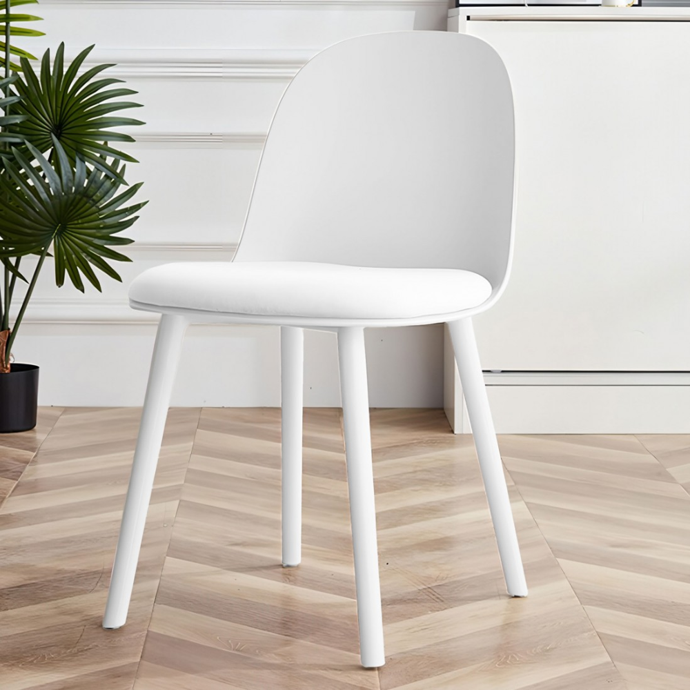 Set de Sillas de Plástico y Ecopiel