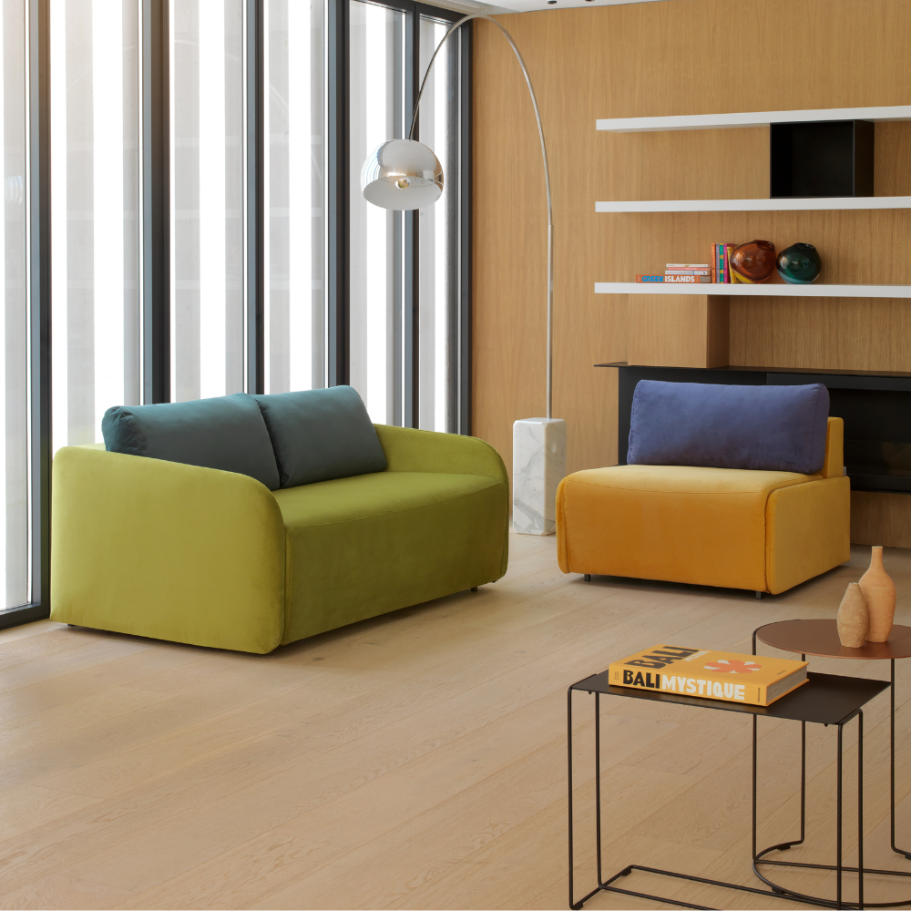 sillon cama modelo marilyn en verde a la izquierda de la foto