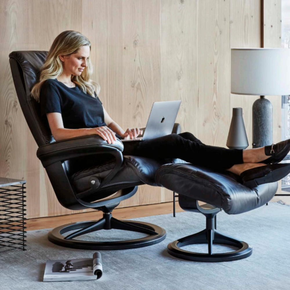 Sillón modelo VIEW Signature Chrome Plus™ System BalanceAdapt™ en piel Batick