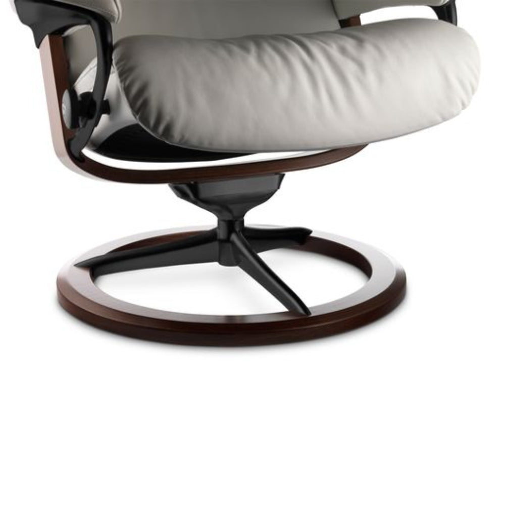 version negra del kit de elevacion de las butacas cross y signature de stressless