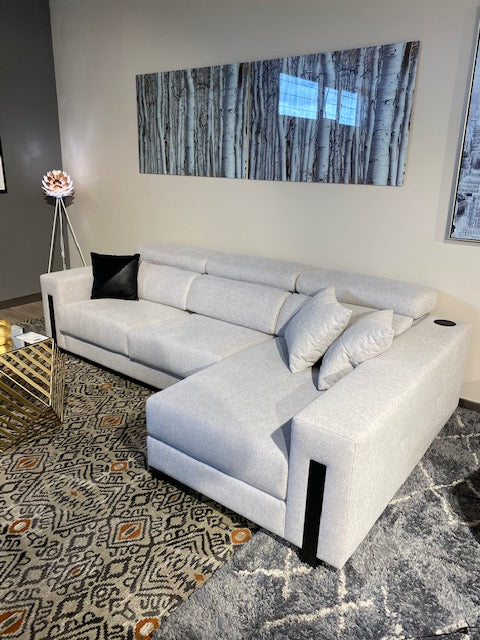 Chaiselongue con altavoces y sistema audio modelo NOBU en tela