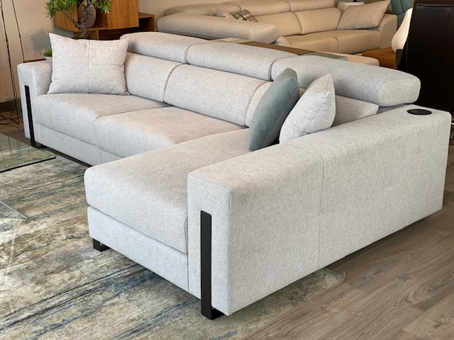 Chaiselongue con altavoces y sistema audio modelo NOBU en tela