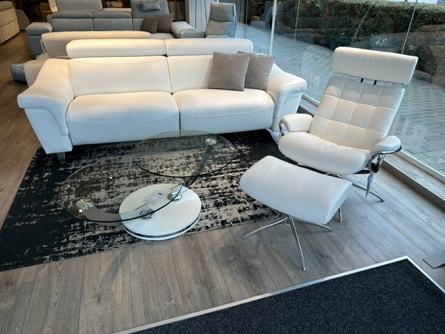 Sofá relax modelo PADOVA con cabezales eléctricos en piel blanca
