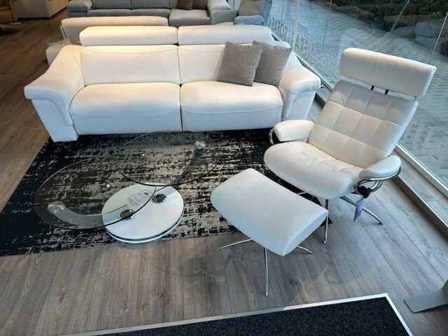 Sofá relax modelo PADOVA con cabezales eléctricos en piel blanca
