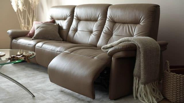 Sofa Stressless modelo MARY con 3 asientos POWER en piel paloma