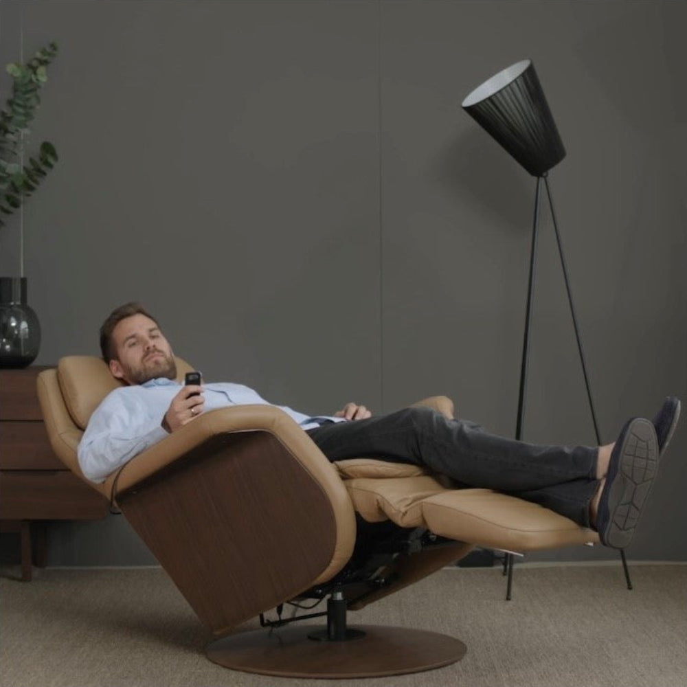 Sillon Stressless SAM piel PALOMA Almond en madera Walnut