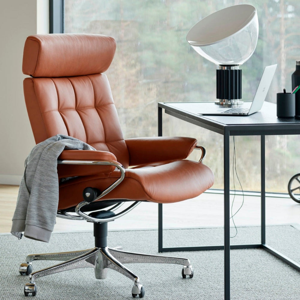 Sillón giratorio Stressless® modelo LONDON Home Office con reposacabezas ajustable