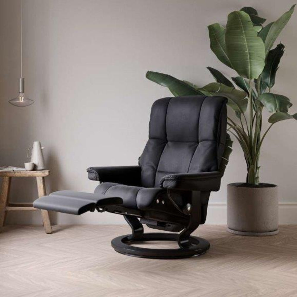Sillón modelo MAYFAIR Classic Power™ Plus™ System Power™ de Stressless piel Paloma
