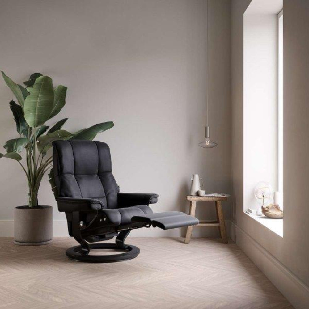 Sillón modelo MAYFAIR Classic Power™ Plus™ System Power™ de Stressless piel Paloma