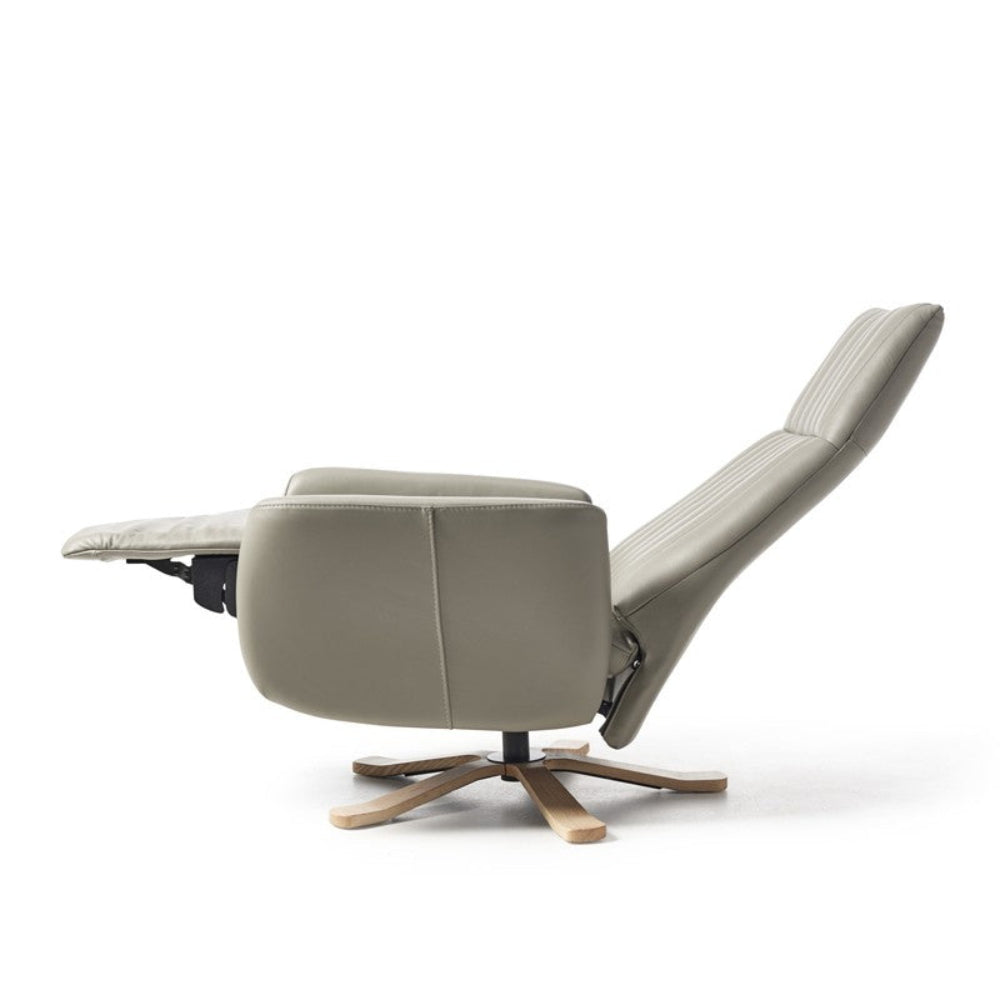 Sillón Relax giratoria de diseño modelo SEVENTY en piel natural flor