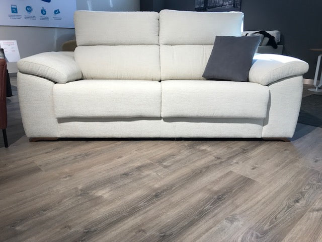 Sofa 3 plazas modelo VELLS en tela Aquaclean