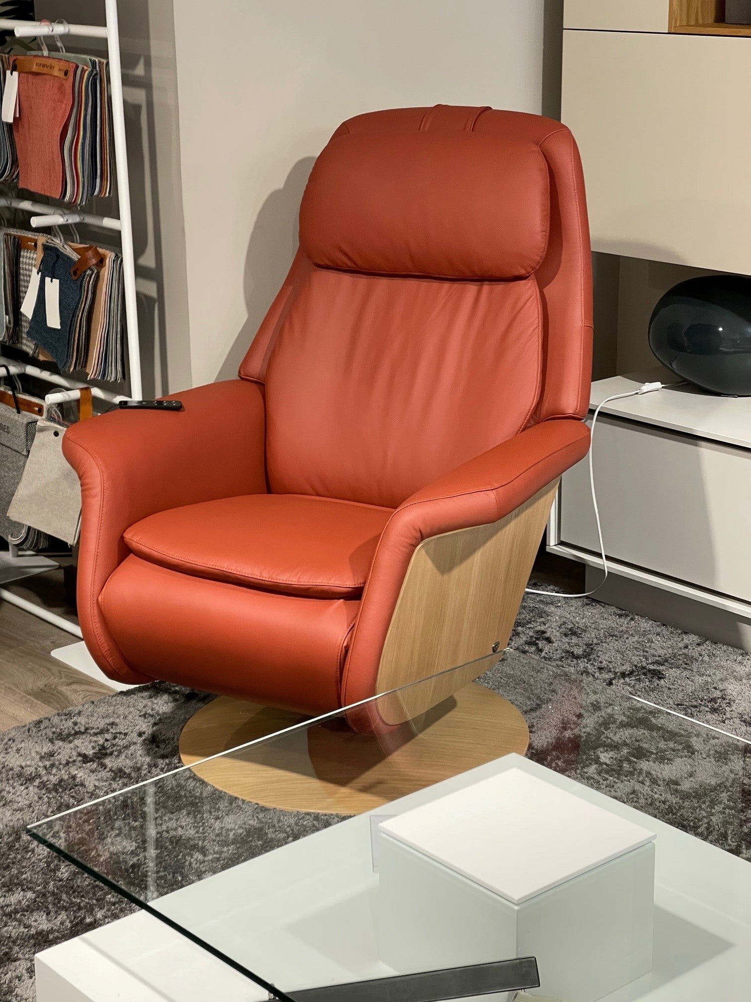 Sillón STRESSLESS modelo SAM WOOD opciones relax, masaje y calefacción.